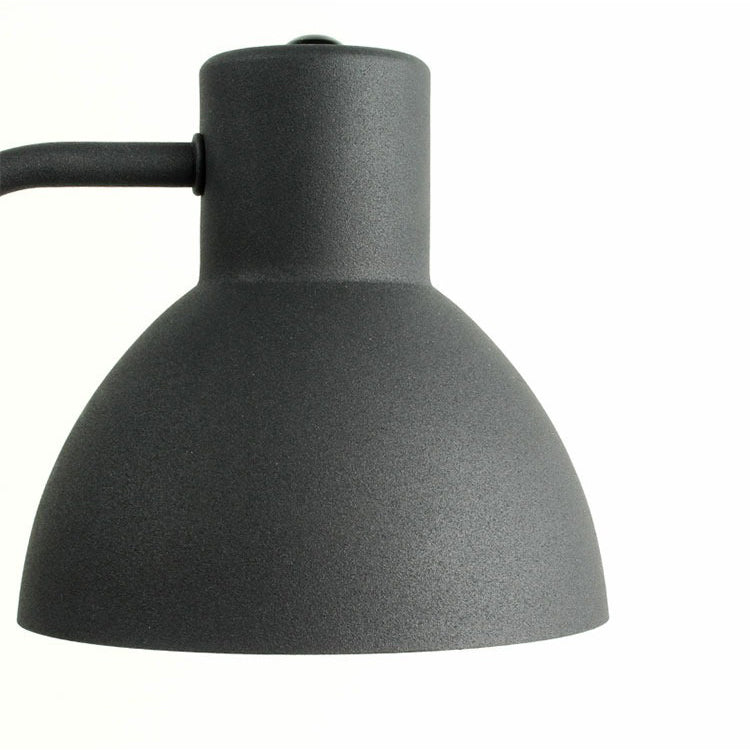 Lampe de table à une lumière avec abat-jour en dôme scandinave contemporain et base carrée en bois, effet cire fondue, pour chambre 