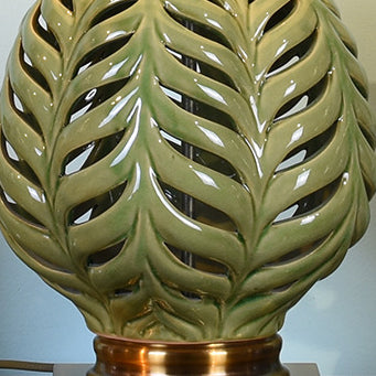Lampe de table 1 lumière en céramique en forme de vase avec feuilles évidées vintage traditionnelle en tissu cuivre pour chambre 
