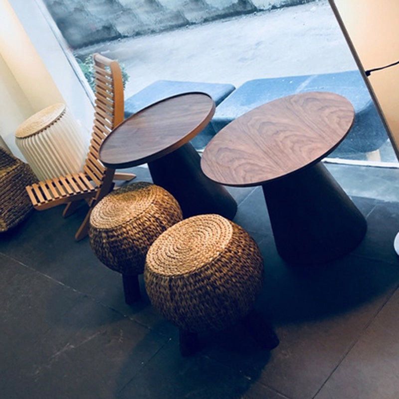Moderner minimalistischer runder Couchtisch aus Massivholz und Sperrholz für das Wohnzimmer 