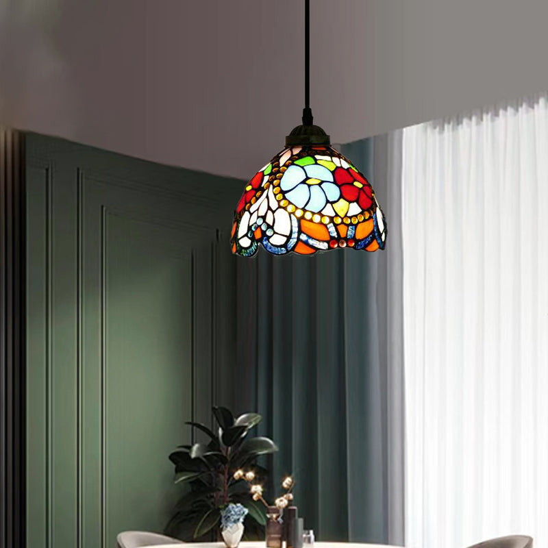 Suspension ronde à 1 lumière en verre teinté de fer traditionnel Tiffany pour salon 