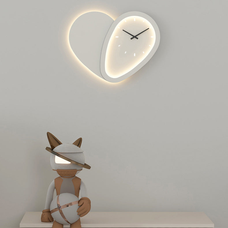 Horloge décorative ronde contemporaine créative en forme de cœur en fer acrylique LED applique murale pour chambre 