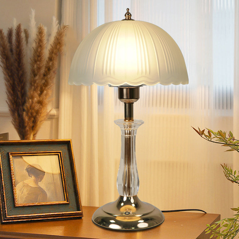 Lámpara de mesa contemporánea nórdica de hierro con cúpula de vidrio y una luz para el lado de la cama 
