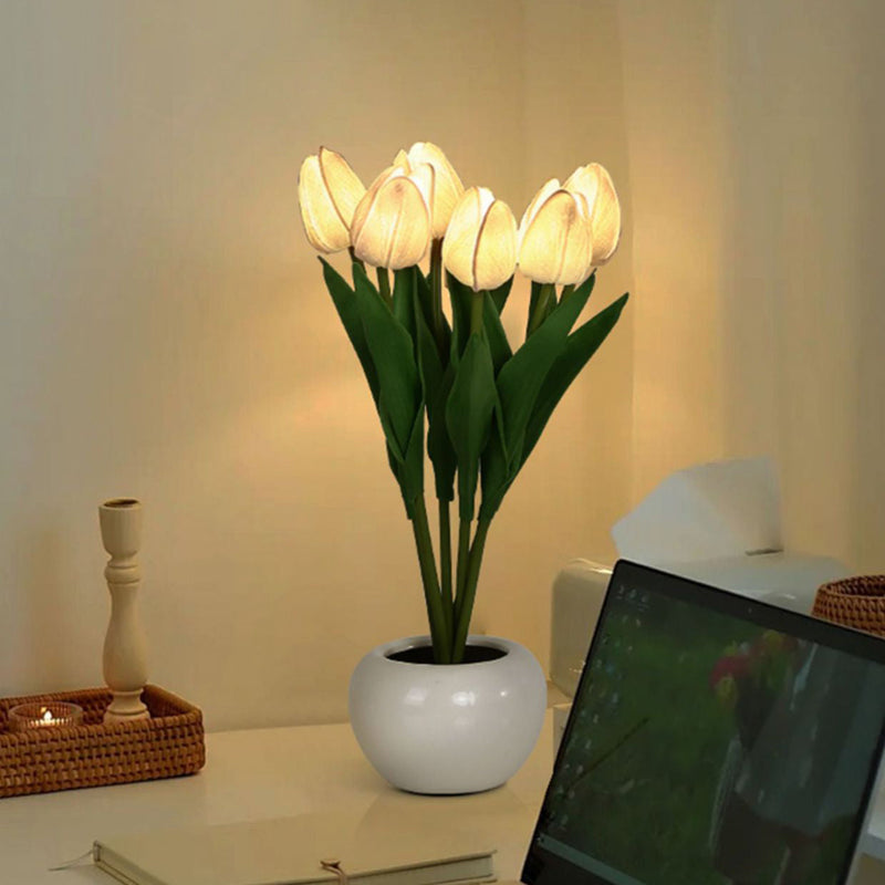 مصباح طاولة LED بتصميم حديث على طراز آرت ديكو من السيراميك PU مع زهرة توليب محاكاة للجانب السرير 