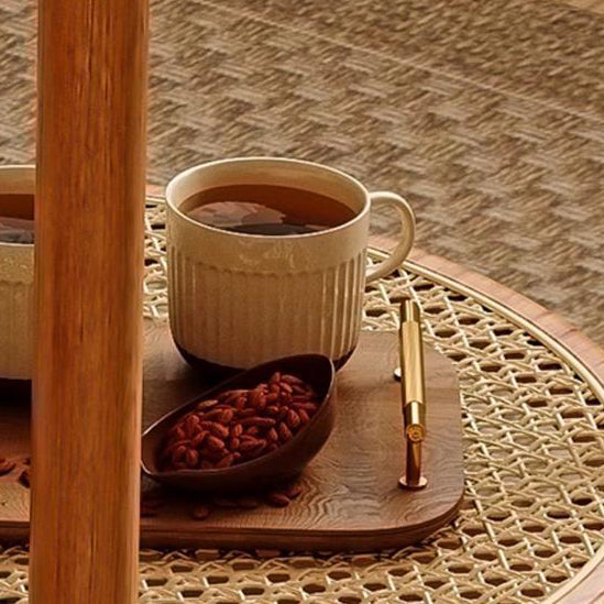 Traditioneller japanischer runder Glastisch aus Rattan und massivem Holz mit 2 Ebenen für das Wohnzimmer 