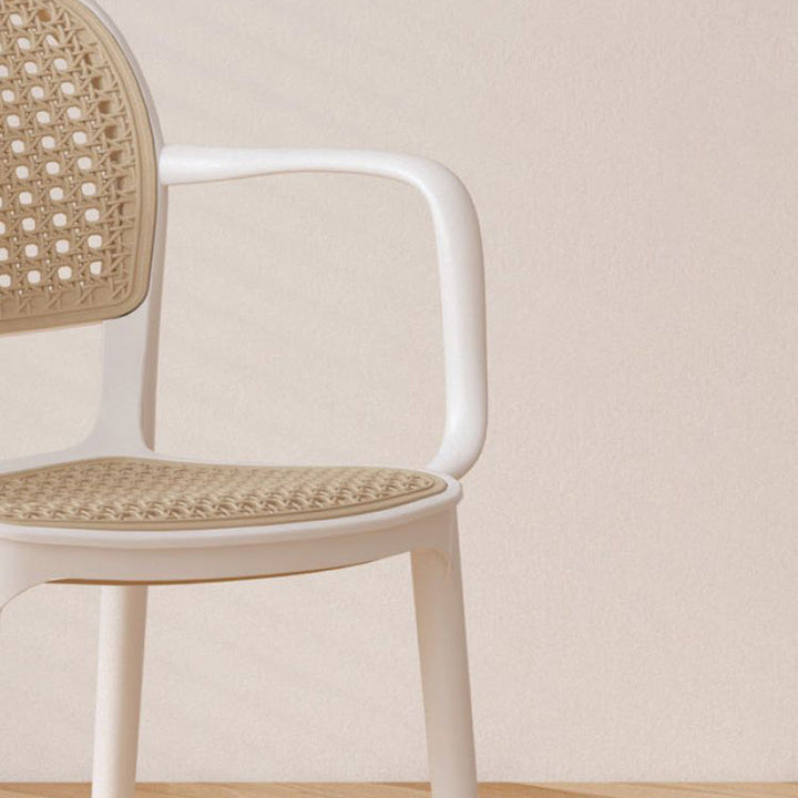 Chaise de salle à manger contemporaine nordique carrée en plastique imitation rotin avec dossier et accoudoirs pour salle à manger 