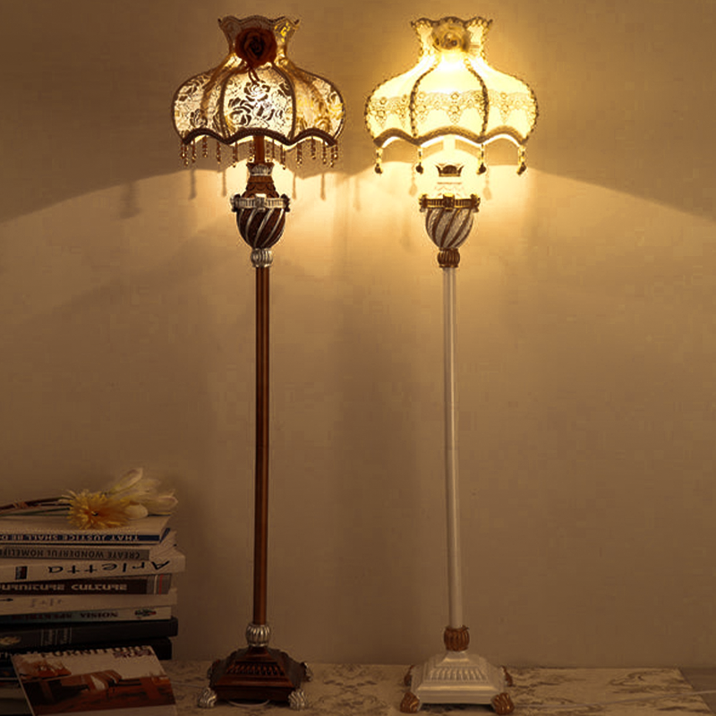 Traditionelle japanische Regenschirm-Anhänger Runde Stoffharz 1-Licht Stehlampe für Wohnzimmer 