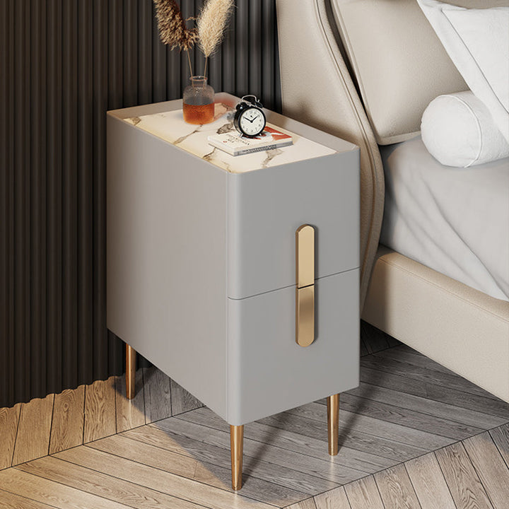 Moderner skandinavischer rechteckiger Nachttisch mit Tischplatte aus Steinplatte, MDF, Massivholz und Edelstahl, 2 Schubladen, für das Schlafzimmer 