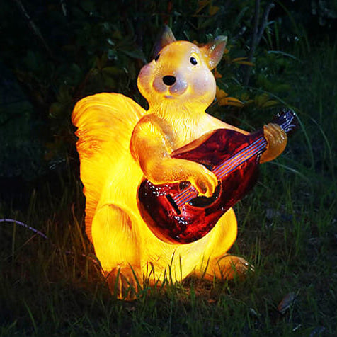 Zeitgenössische kreative Solar-Tier-Hasen-Eichhörnchen-Harz-Fiberglas-LED-Außenlandschaftsleuchte für den Garten 