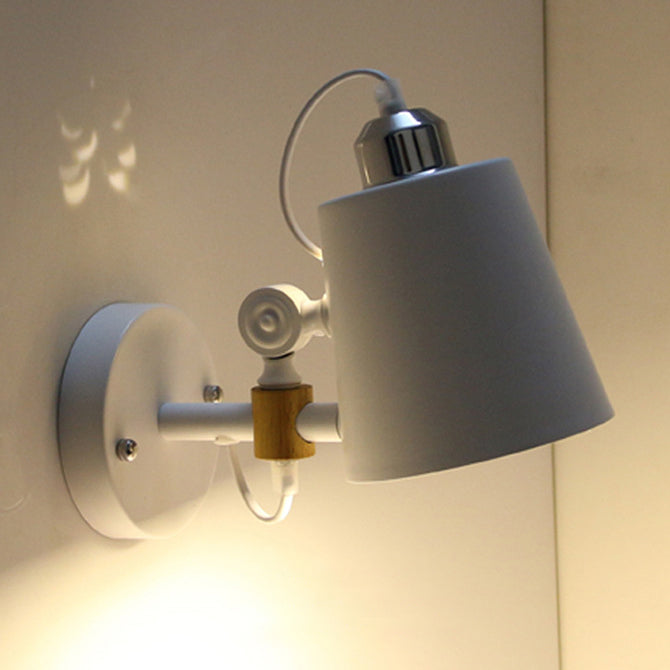 Lámpara de Aplique de Pared de 1 Luz con Pantalla de Hierro de Macaron Escandinavo Contemporáneo de Madera para Dormitorio 