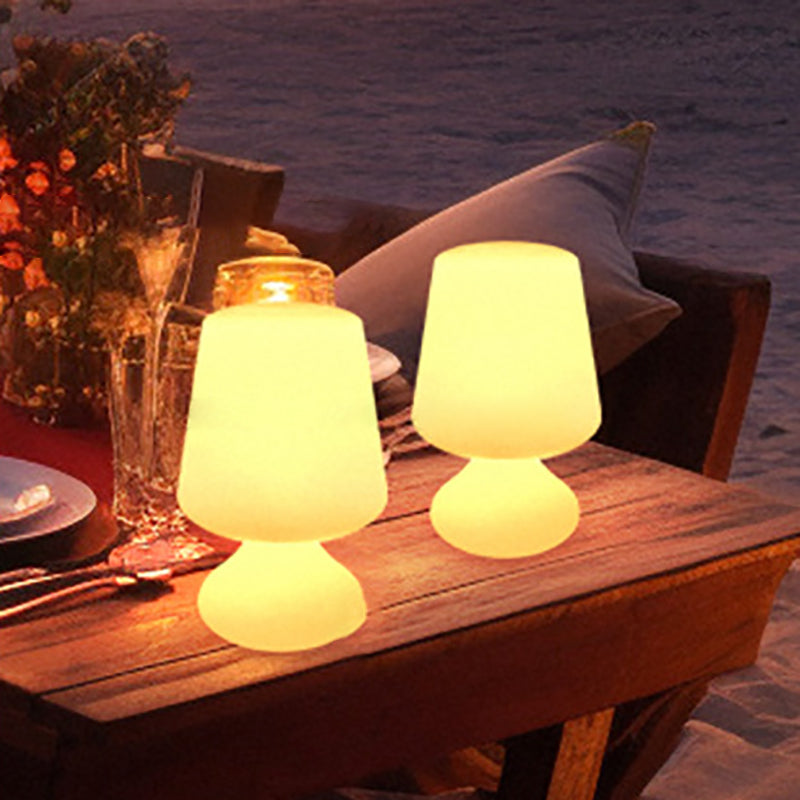 Modernes, unbedeutendes PE-Cup-Form-USB-LED-Tischlampen-Nachtlicht für die Terrasse im Freien 