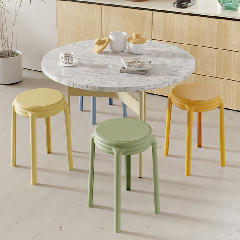 Zeitgenössischer skandinavischer runder Macaron-Stuhl aus Kunststoff, stapelbar für das Wohnzimmer 