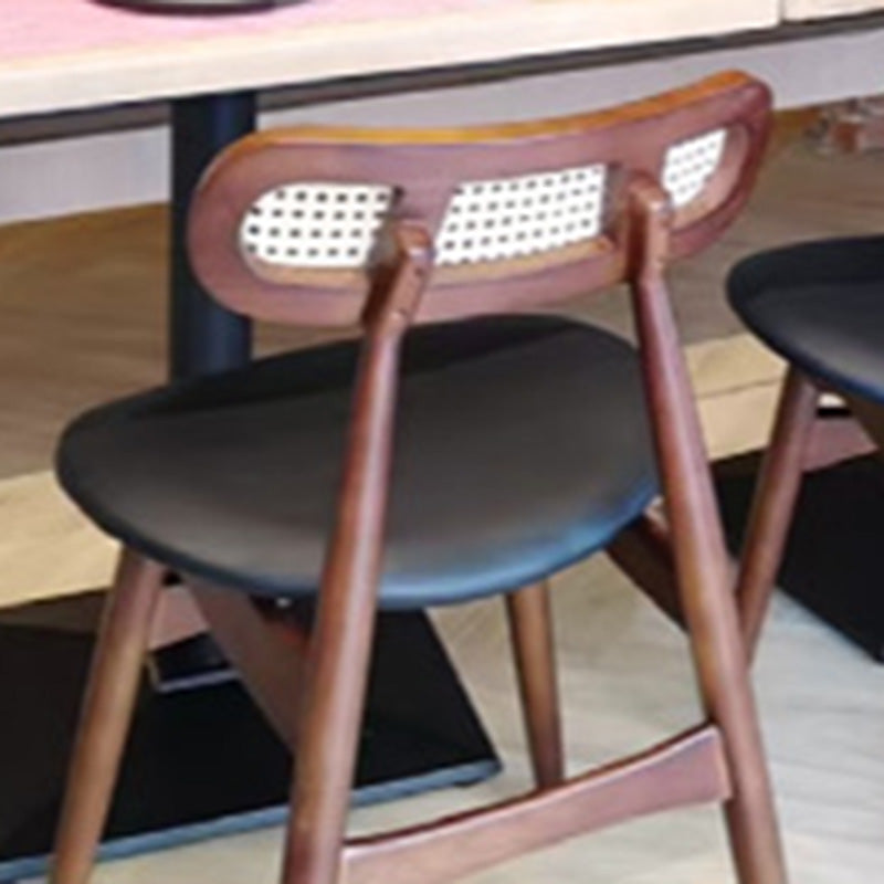 Chaise de salle à manger traditionnelle japonaise en simili cuir carré avec dossier et pieds évasés en bois pour salle à manger 