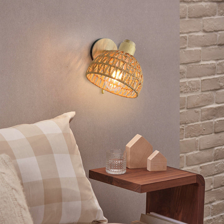 Applique murale 1 lumière en rotin tressé en papier traditionnel de ferme avec dôme ajouré pour chambre à coucher 