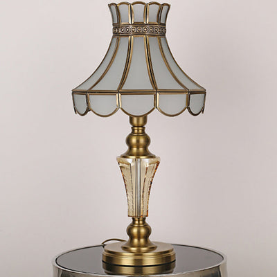 Zeitgenössische Luxus-Regenschirm-Kupfer-Kristallglas-1-Licht-Tischlampe für Schlafzimmer 