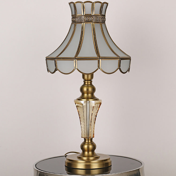 Zeitgenössische Luxus-Regenschirm-Kupfer-Kristallglas-1-Licht-Tischlampe für Schlafzimmer 