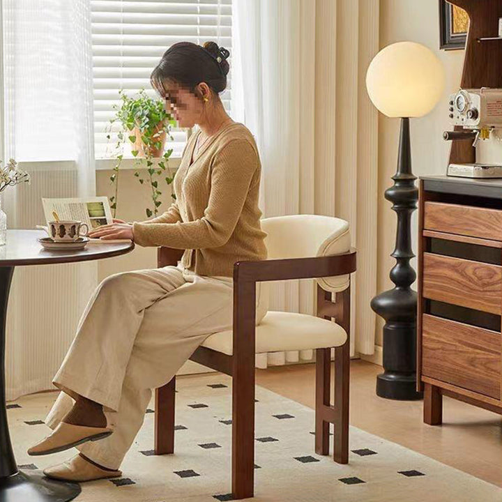 Zeitgenössischer skandinavischer Bent Square PU-Leder-Holz-Esszimmerstuhl Rückenlehne Arm für Esszimmer 