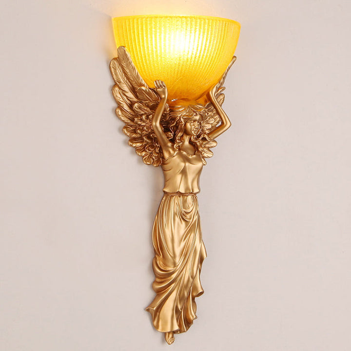 Traditionelle europäische Harzglas-Engelsstatue 1-flammige Wandleuchte für Wohnzimmer 