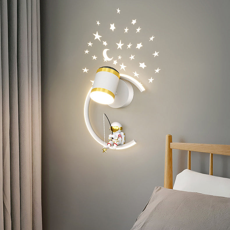 Applique murale LED en fer et aluminium pour chambre à coucher, astronaute de dessin animé créatif contemporain 