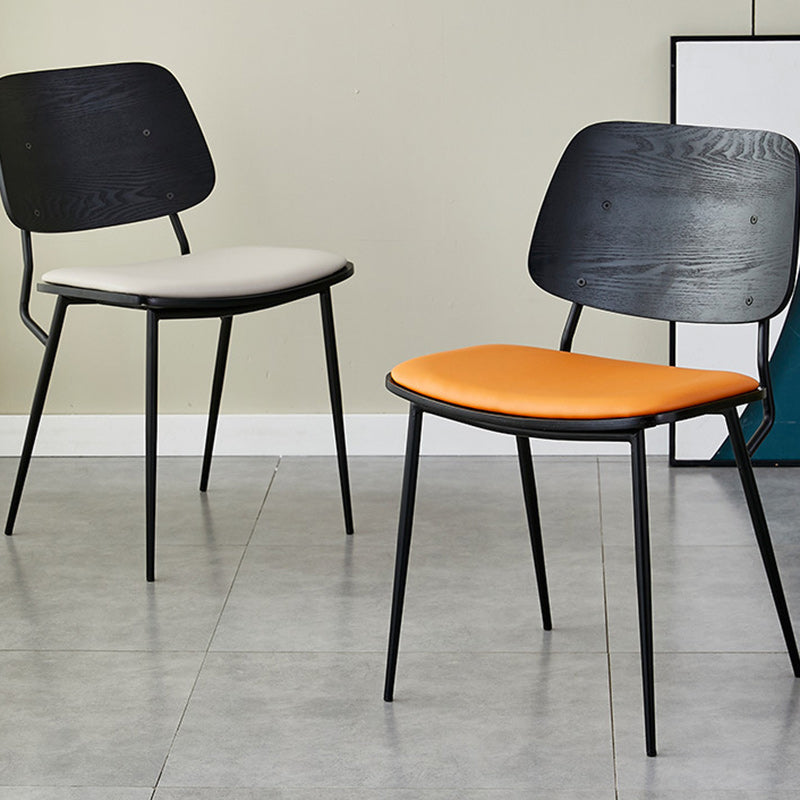 Chaise de salle à manger contemporaine scandinave en cuir PU carré avec dossier en métal sans accoudoirs pour salle à manger 