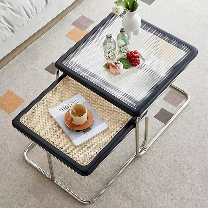 Table basse carrée contemporaine en verre nordique avec dessus en rotin pour salon 