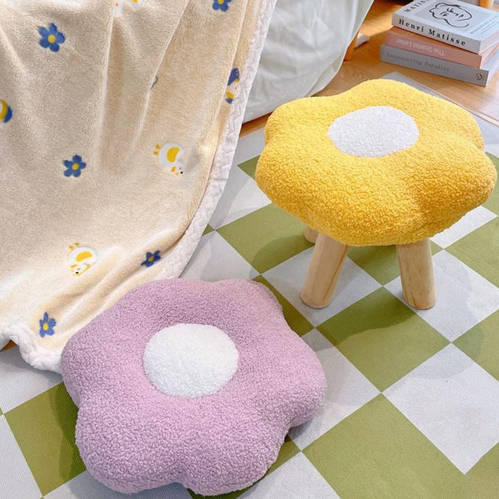 Contemporary Creative Flower Shape Sherpa Fabric Pine Wood Footstool For Entryways