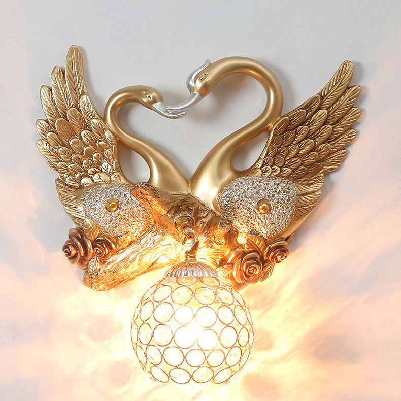 Traditionelle europäische Schwanenkugel-Harz-Eisen-1-Licht-Wandleuchterlampe für Wohnzimmer 