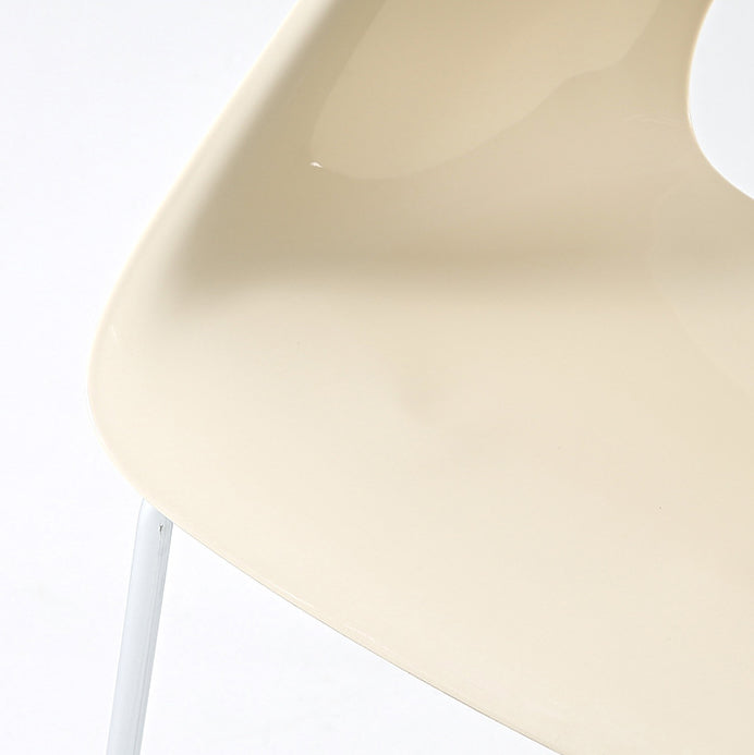 Silla de comedor contemporánea y creativa con respaldo cuadrado calado de plástico y hierro para comedor 
