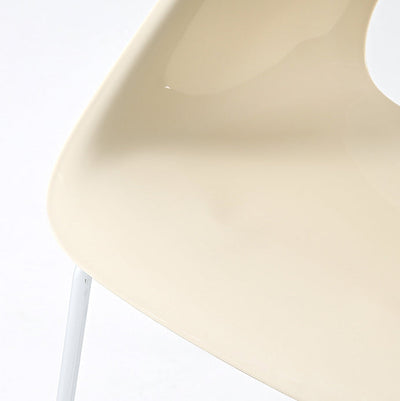 Silla de comedor de metal PP con respaldo hueco cuadrado creativo contemporáneo para comedor 