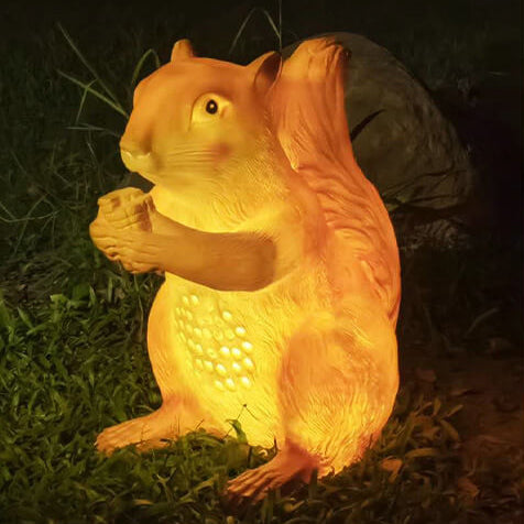 Zeitgenössische kreative Solar-Tier-Hasen-Eichhörnchen-Harz-Fiberglas-LED-Außenlandschaftsleuchte für den Garten 
