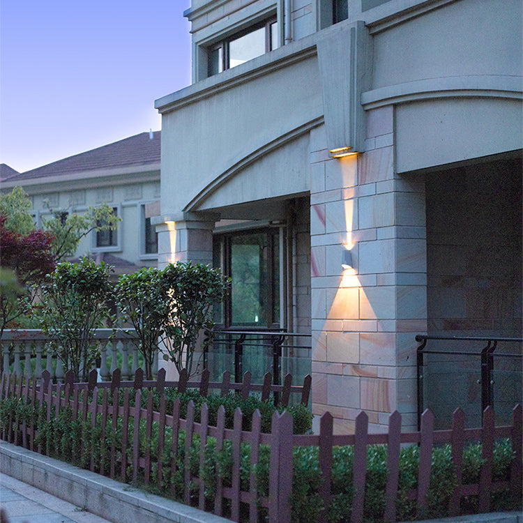 Moderne minimalistische trapezförmige Aluminium Silikon PVC Linse LED Outdoor Wandleuchte Lampe für Garten 