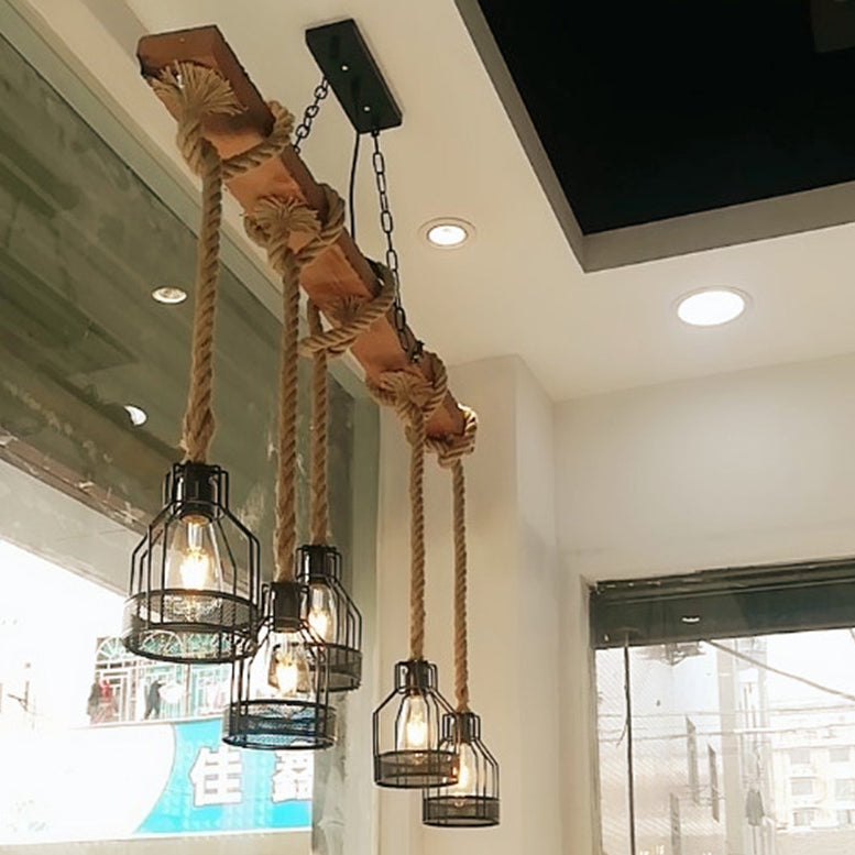 Chandelier de salle à manger à 5 lumières avec abat-jour en cage de fer et poutres en bois rustiques traditionnelles 