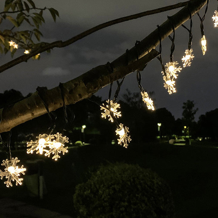 Moderne Art Deco Wasserdichte Solar PVC Gummi Acryl Schnee Bee Ball Kristall Ball Teardrop LED String Lichter Außen Licht Für Garten 