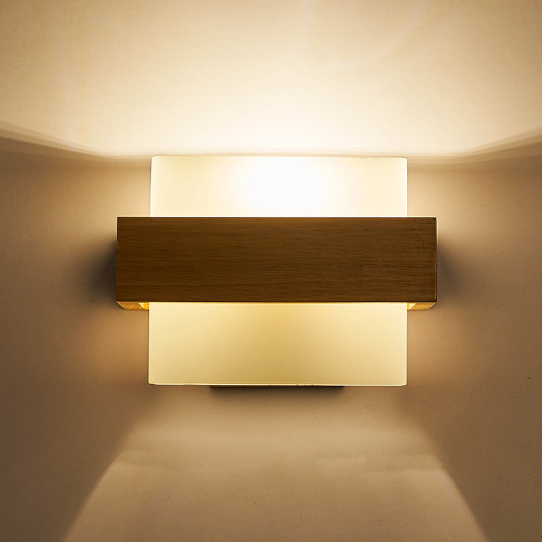 Lampe murale à une lumière cubique en bois et verre de style ferme traditionnelle pour chevet 