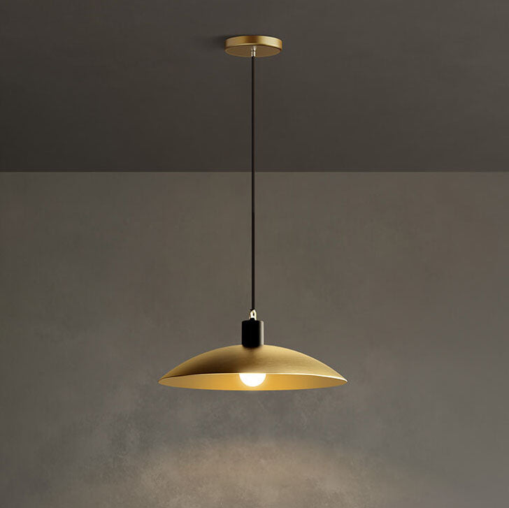 Nordischer minimalistischer Anhänger in Goldfarbe aus Kupfer mit 1 Licht 