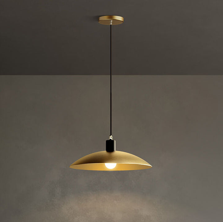 Nordischer minimalistischer Anhänger in Goldfarbe aus Kupfer mit 1 Licht 