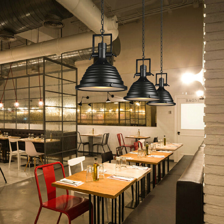 Suspension lumineuse contemporaine industrielle polonaise en fer avec abat-jour semi-circulaire à 1 lumière pour salle à manger 