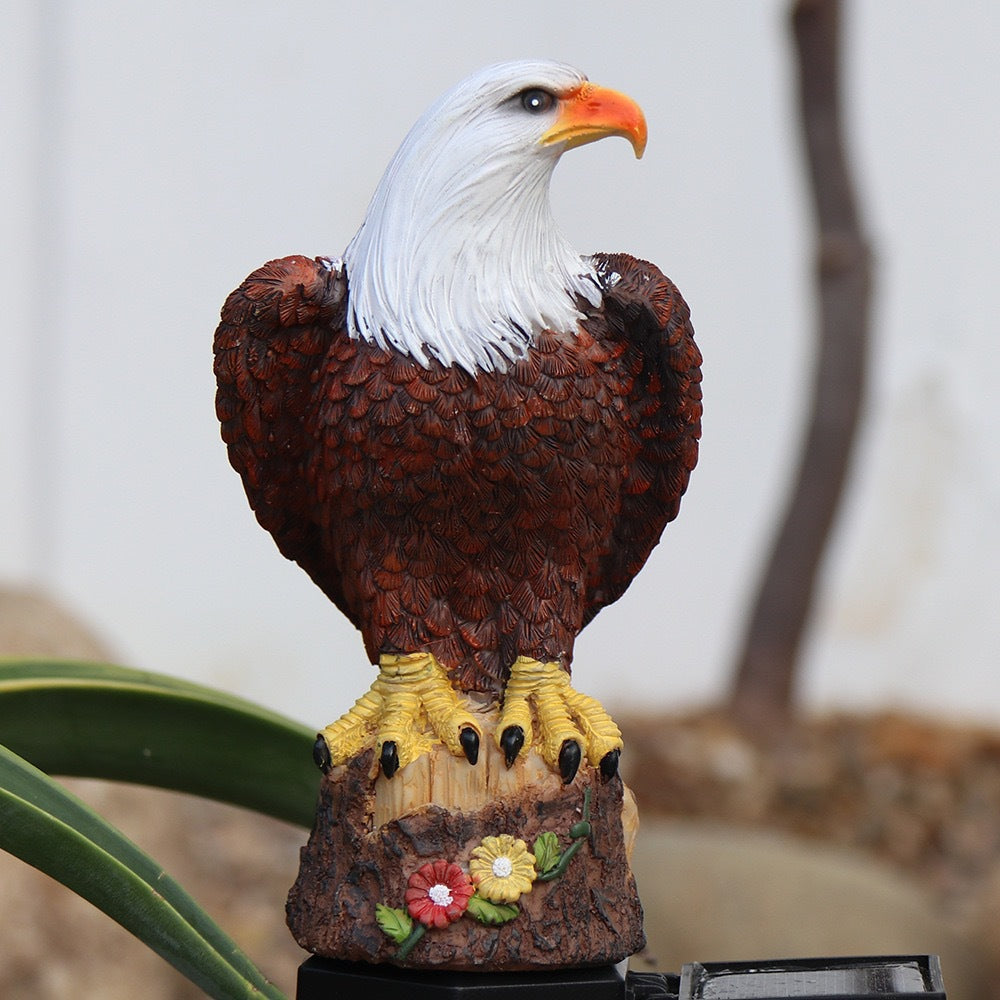 Iluminación exterior LED de águila de resina plástica impermeable solar de arte moderno Deco para jardín 