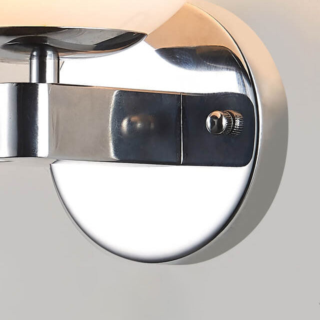 Zeitgenössische skandinavische Milchweiße Glas-Kugel-Schirm Eisenbasis 1-Licht Wandleuchte für Wohnzimmer 