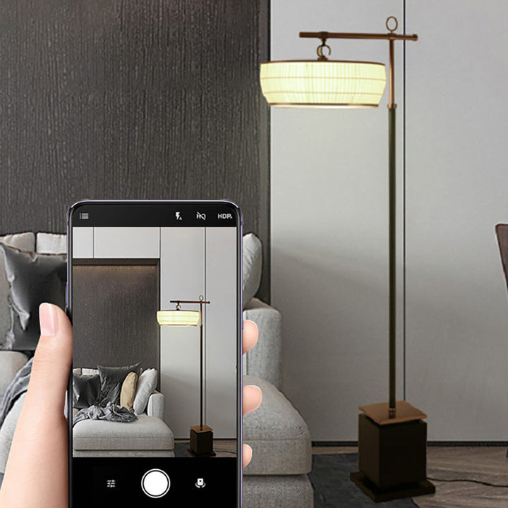 Lampadaire pour salon avec abat-jour plissé en tissu chinois traditionnel et base en matériel, 1 lumière 