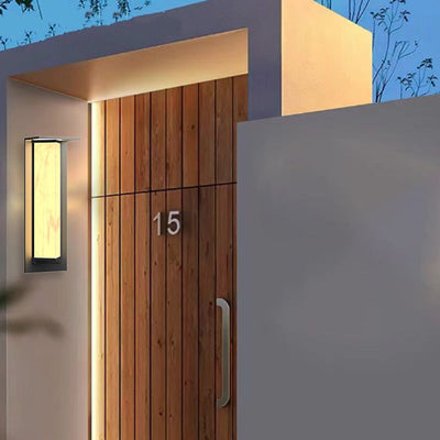 Lampe murale LED d'extérieur en forme de prisme triangulaire en acier inoxydable solaire étanche à la simplicité moderne pour jardin 