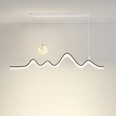ثريا ضوء الجزيرة LED من الألومنيوم والأكريليك بتصميم حديث وموجة القمر الطويلة من الحديد لغرفة الطعام 
