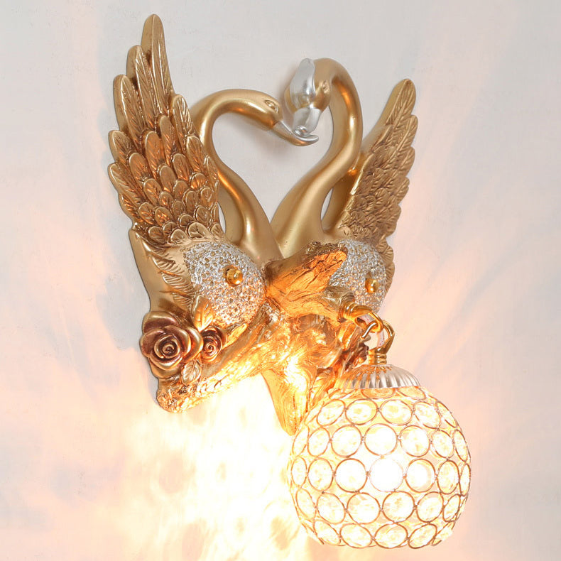 Traditionelle europäische Schwanenkugel-Harz-Eisen-1-Licht-Wandleuchterlampe für Wohnzimmer 