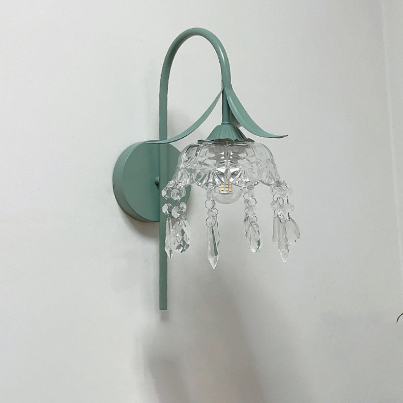 Applique murale contemporaine créative en fer avec abat-jour en verre en forme de fleur de lotus et cristal à 1 lumière pour salon 