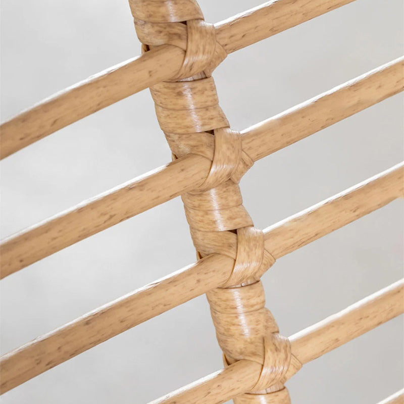 Chaise à dossier et accoudoirs en rotin tissé traditionnel avec base en fer pour terrasse extérieure 