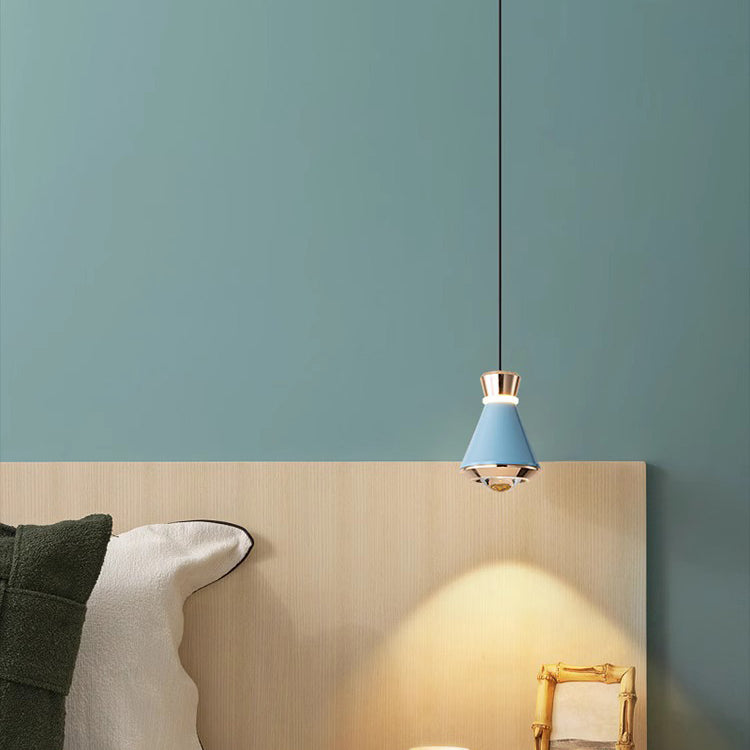 Zeitgenössische nordische konische Aluminium-Acryl-LED-Pendelleuchte für Wohnzimmer 