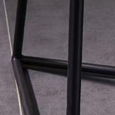 Zeitgenössischer nordischer Dreieck-Pyramiden-Glas-Schiefer-Metall-Beistelltisch für das Bett 