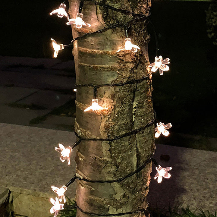 Moderne Art Deco Wasserdichte Solar PVC Gummi Acryl Schnee Bee Ball Kristall Ball Teardrop LED String Lichter Außen Licht Für Garten 