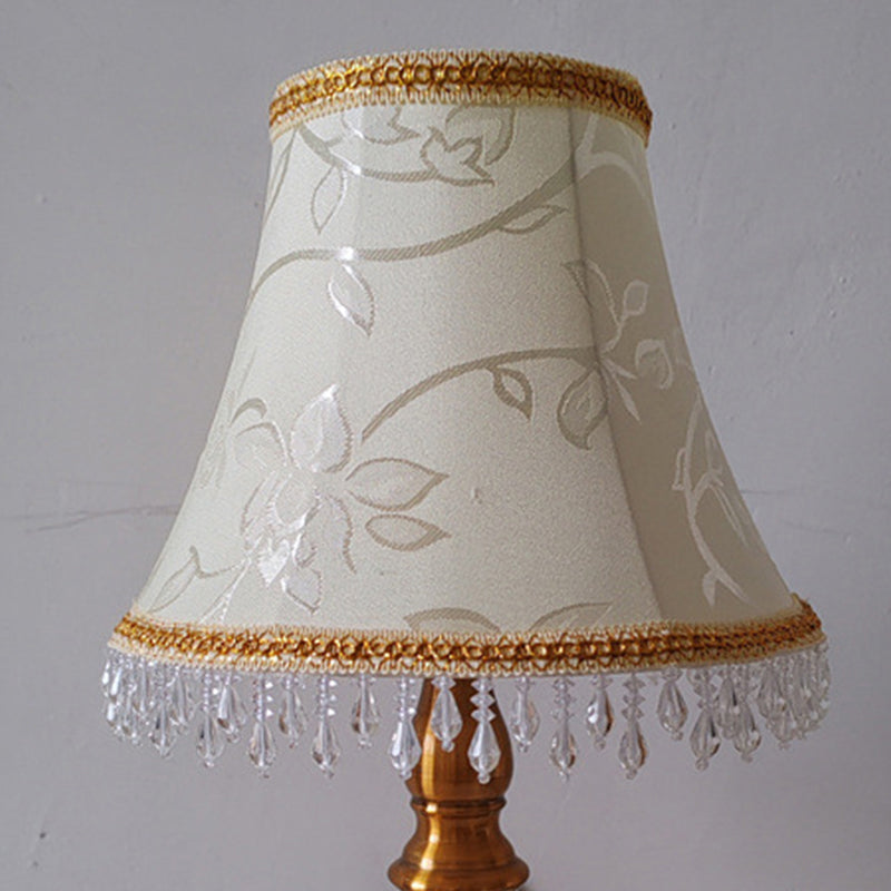 Traditionelle französische Stoff-Metall-Blumen-Zylinder-Fransenperle 1-flammige Tischlampe für Schlafzimmer 
