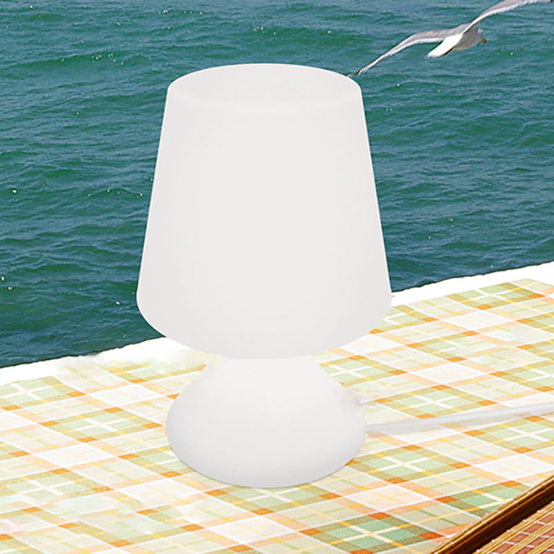 Modernes, unbedeutendes PE-Cup-Form-USB-LED-Tischlampen-Nachtlicht für die Terrasse im Freien 