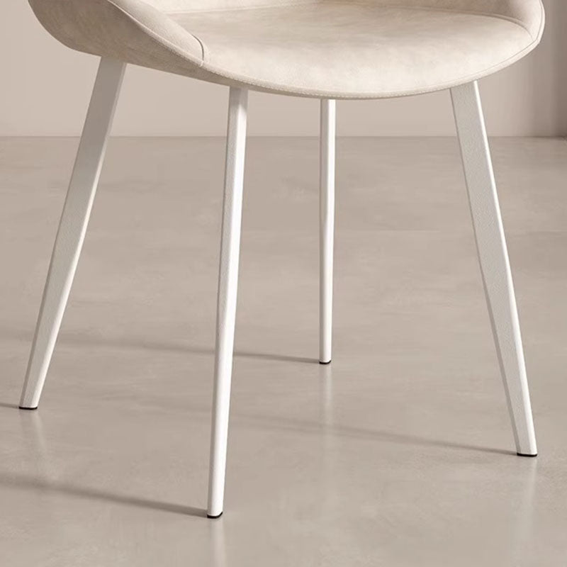 Chaise de salle à manger contemporaine en cuir scandinave en acier au carbone avec dossier carré incurvé en éponge pour salle à manger 
